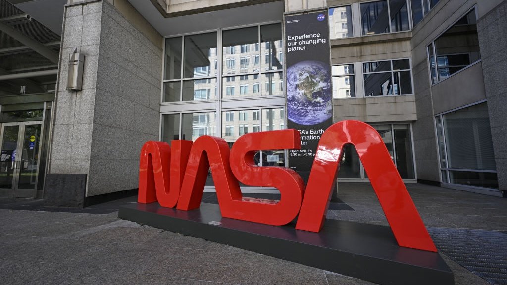 cGisb9ZiKwP7wYzHKqA5g-1 NASA allegedly orders employees to purge workspaces of LGBTQI+ symbols: Report